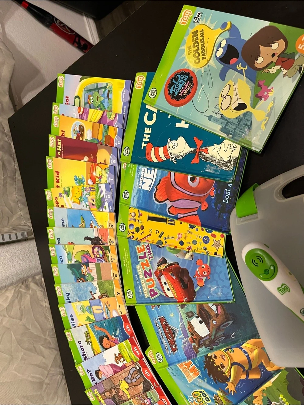 Tag Reading learning System with Green and White Electronic Pen and 29 Book set